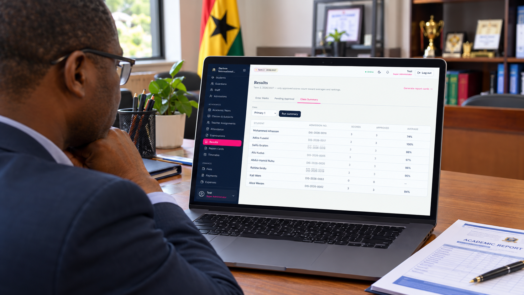A class results summary in DISCH Edu System listing students with their approved scores and averages.